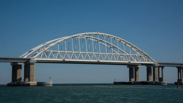 Движение по Крымскому мосту было приостановлено Движение по Крымскому мосту было приостановлено
