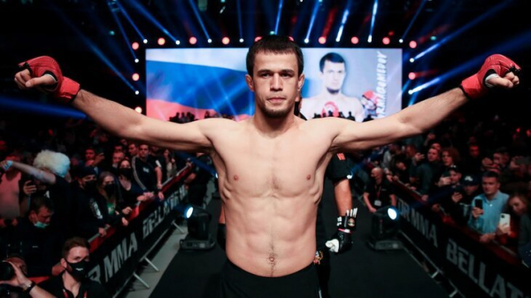 Россиянин Усман Нурмагомедов защитил титул чемпиона PFL в легком весе Россиянин Усман Нурмагомедов защитил титул чемпиона PFL в легком весе