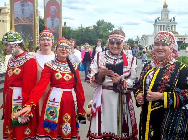 Межнациональный праздник прошел на ВДНХ Межнациональный праздник прошел на ВДНХ