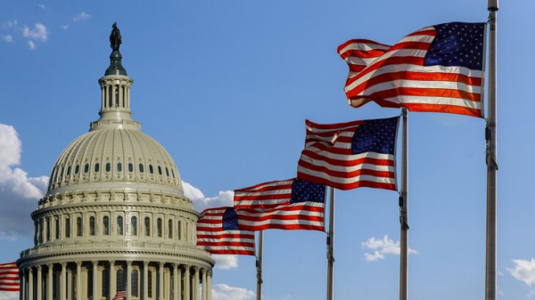 Госдолг США впервые превысил 37 трлн долларов