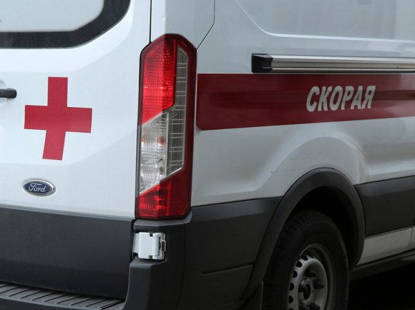 Машина скорой помощи — гибель мужчины под поездом на станции метро «Перово» в Москве