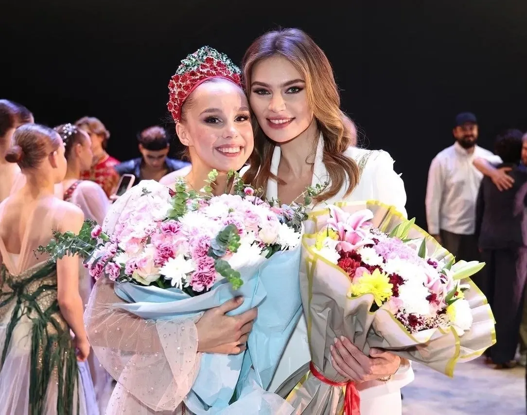 Алина Кабаева с участницей фестиваля «Алина» в Мумбаи